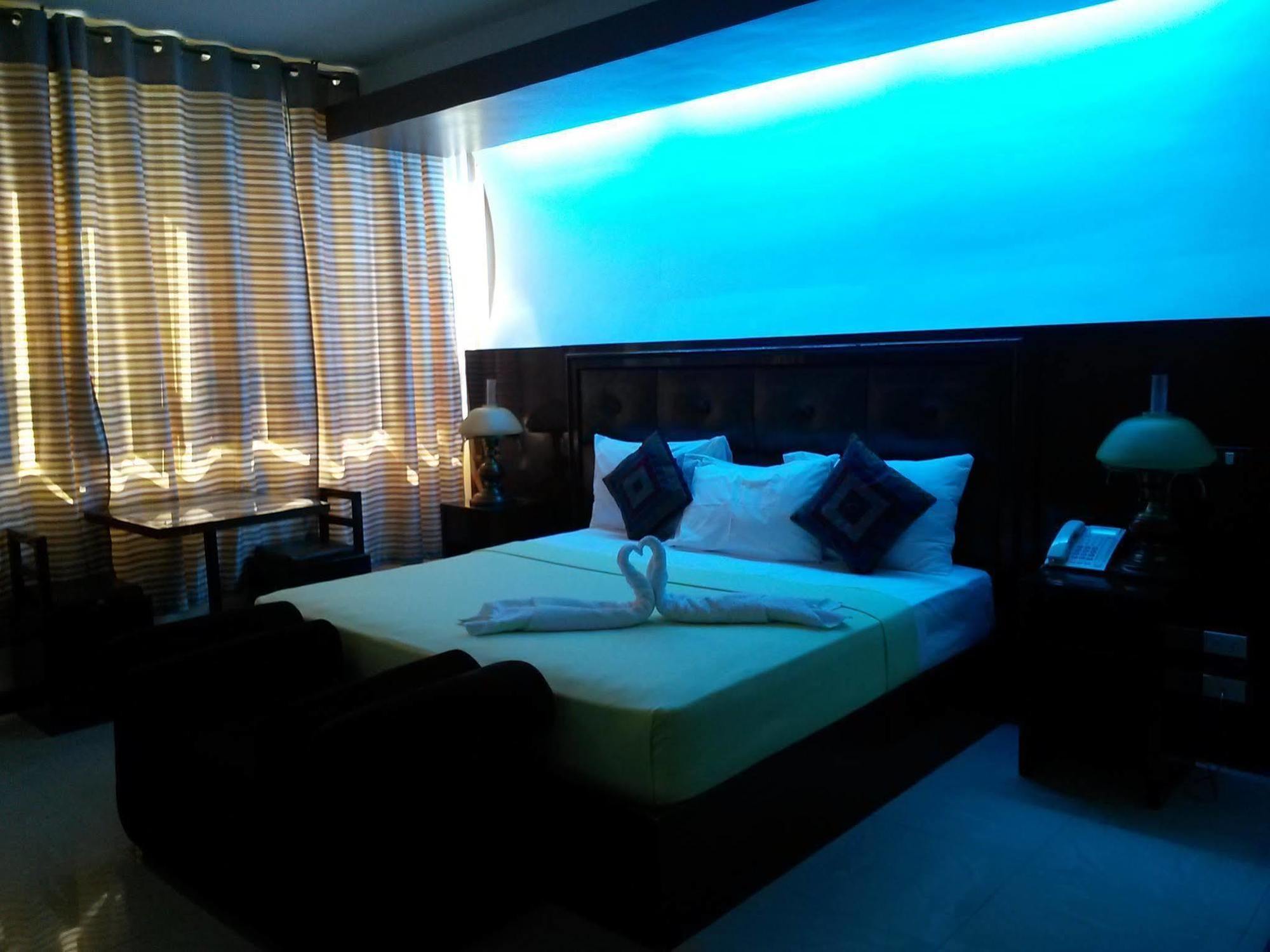 Sky Garden Hotel By Reddoorz Roxas City Exterior photo